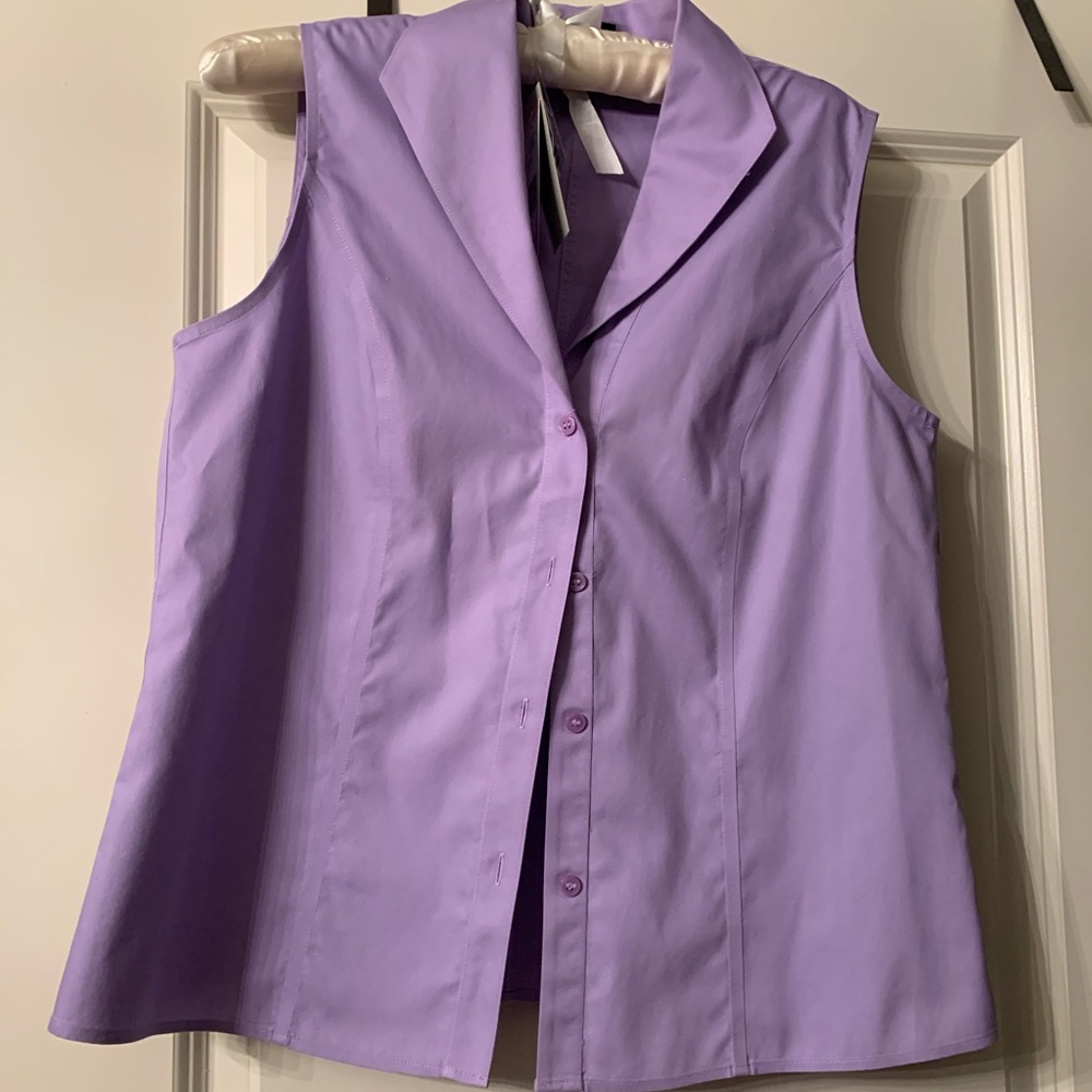 Sleeveless Jones of New York shirt
